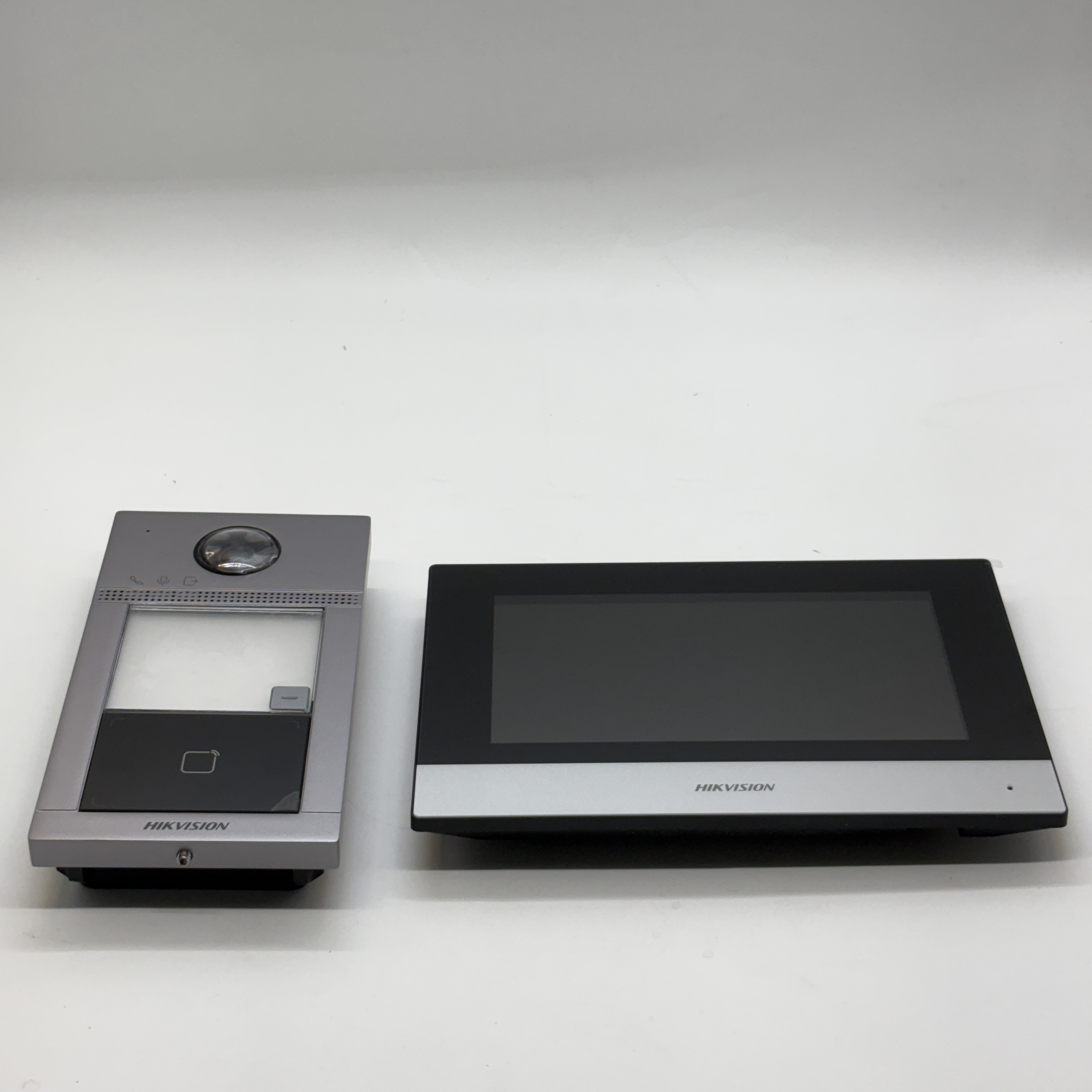 Hikvision DS-KIS604-P(C) Video - đánh giá và giá Home Security System Hikvision